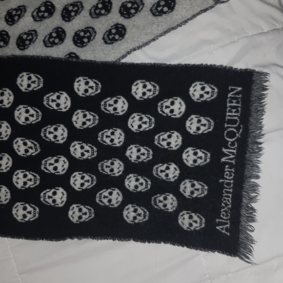 Scarf Alexander McQueen - Picture 2 of 4
